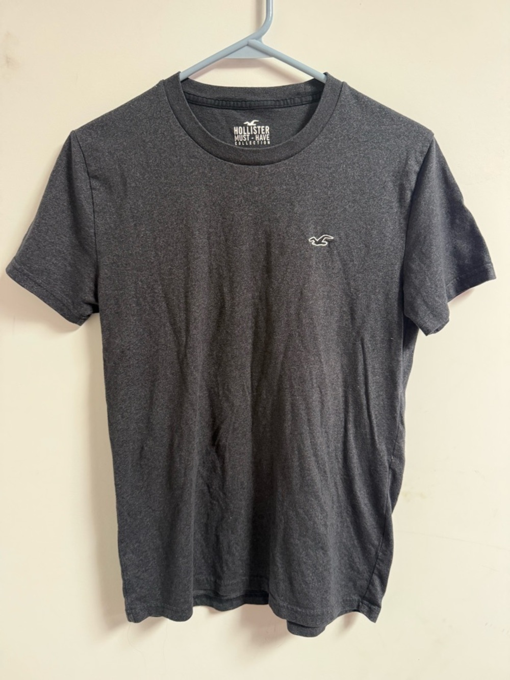 Hollister Men’s Dark Charcoal Crew Neck Tee